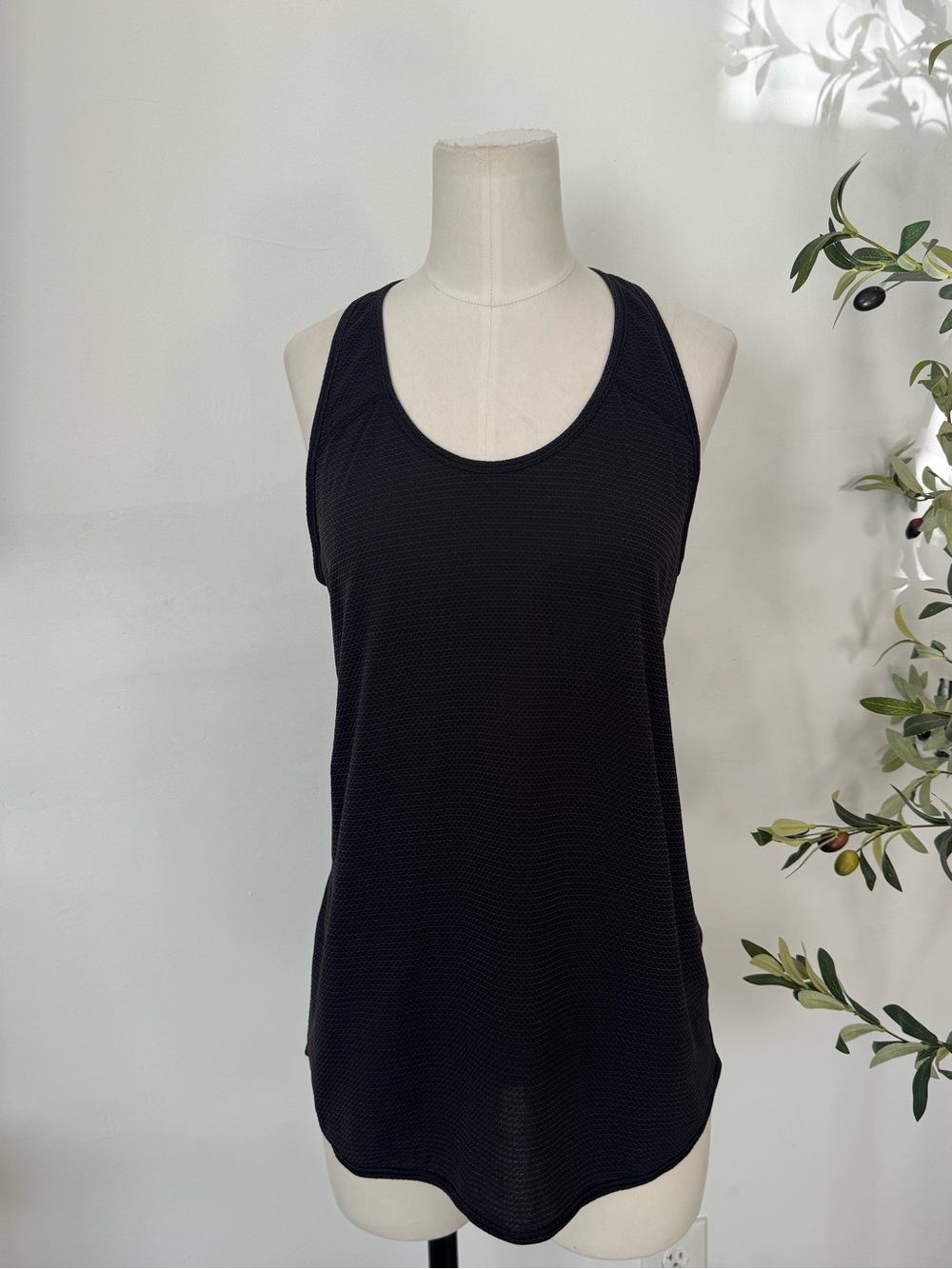 Lululemon Black Racerback Mesh Workout Tank Top Size 6 Athletic Yoga Running Gym